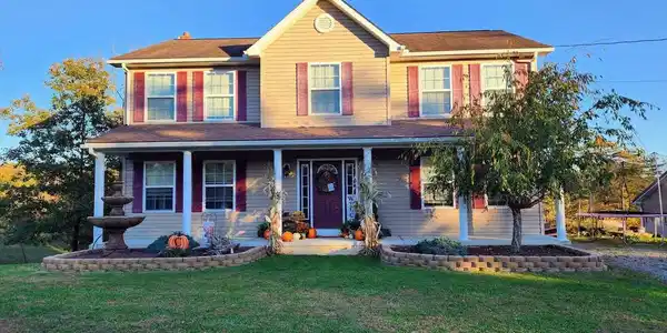 27 TOWHEE HOLLOW