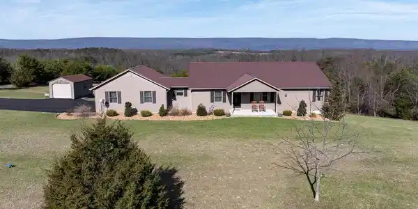 10 JORDAN HOLLOW LANE