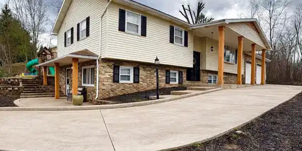 15 HIGHLAND CIRCLE