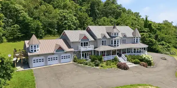 65 CLARK LANE