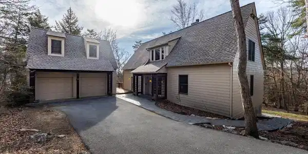129 MARTIN LN