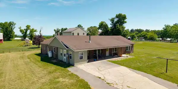 13789 BUCHANAN TRAIL W