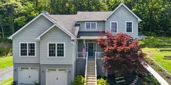 208 MARKHAM FARM ROAD