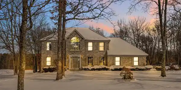 107 PINOAK DRIVE