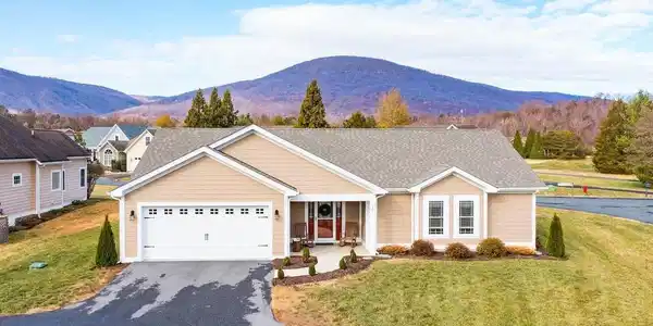 10 APPLE BLOSSOM CT