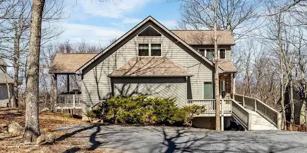 21 NORTH FOREST DR