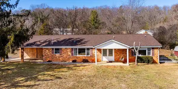42 DOGWOOD LANE