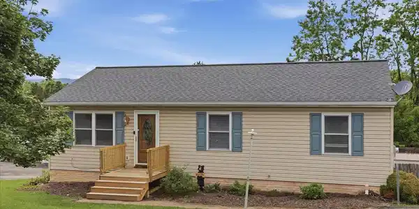 126 GREENLEAF ROAD