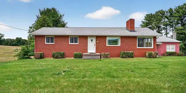 399 WHISPERING HILL ROAD