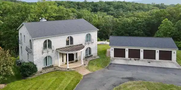 207 WESTVIEW DRIVE