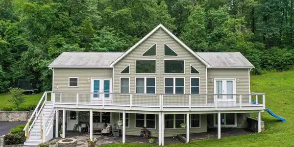 10 WESTVIEW DRIVE