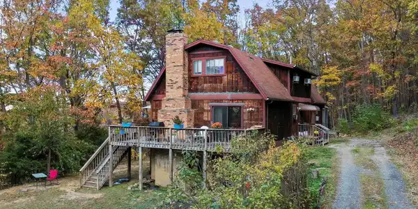 831 STEPHENS LANE