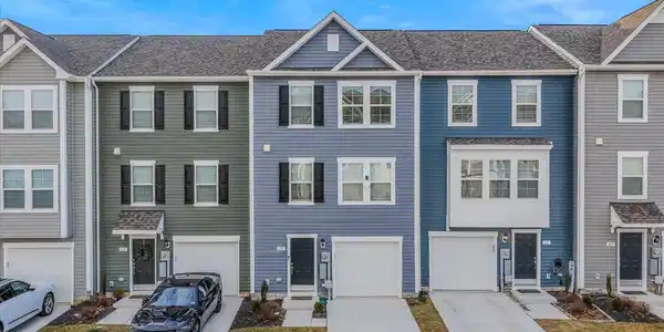 19 CLIFTON MANOR