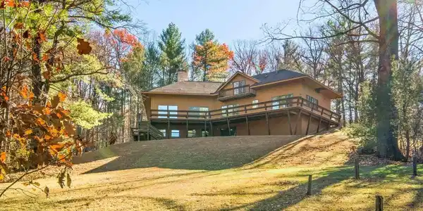 298 COURTHOUSE MOUNTAIN LN