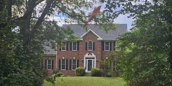 627 CHIMNEY CIRCLE