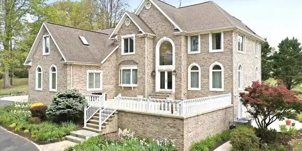 50 COTTAGE DRIVE