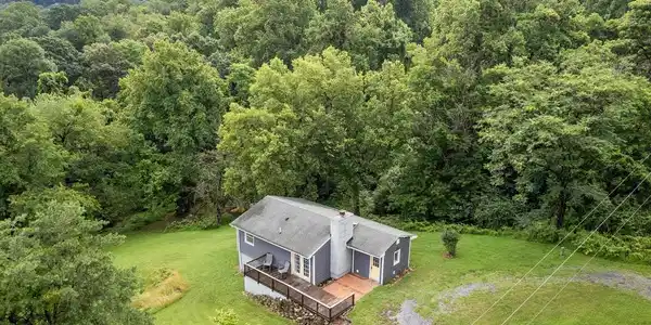 19 SLEEPY HOLLOW ROAD