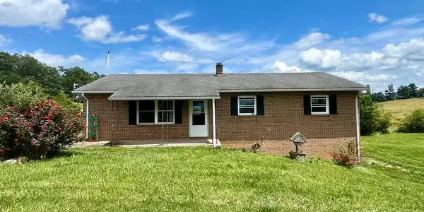 504 STEELES FORT ROAD