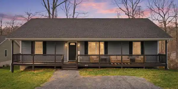 605 WESTERN LANE
