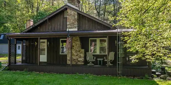 121 ROCKLAND DRIVE