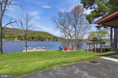 38 LAKESIDE VILLAGE LANE