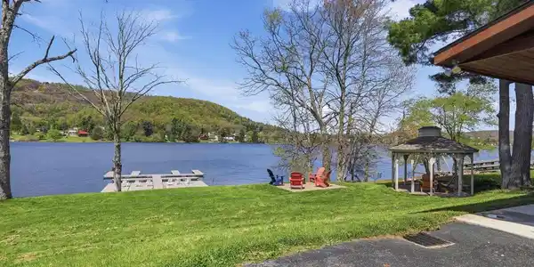 38 LAKESIDE VILLAGE LANE