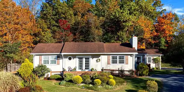 480 MONT VIEW LANE