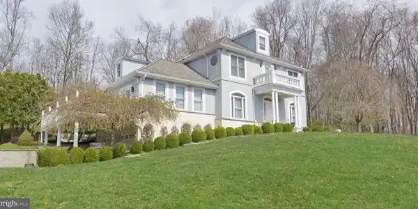 261 HICKORY HEIGHTS