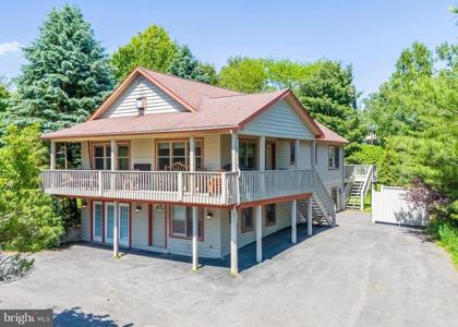 305 LAKE POINTE DRIVE