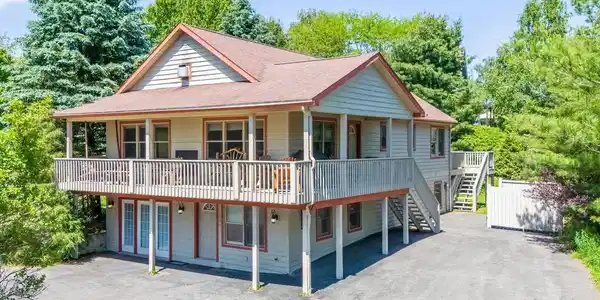 305 LAKE POINTE DRIVE