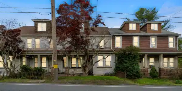 949 SUNBURY ROAD