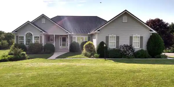 1372 SUMMERSWOOD DRIVE
