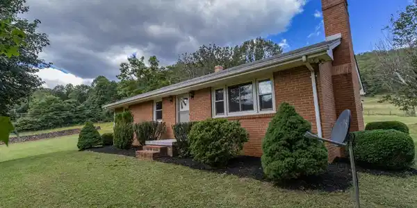 90 SMEDLEY LANE