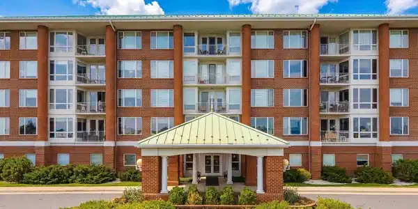 500 CRESTWOOD DR
