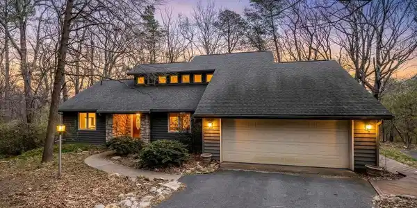 3229 HOPKINS DRIVE
