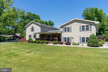 1002 MAPLE LANE