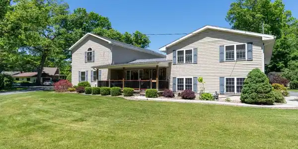 1002 MAPLE LANE