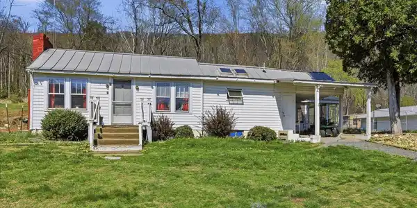8892 CARPERS PIKE