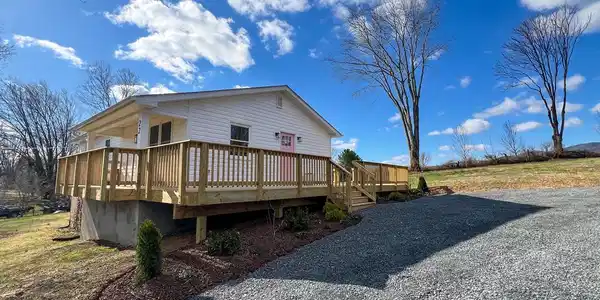 22 HOPEWELL LANE