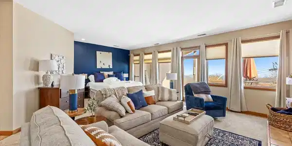 905 DIAMOND HILL