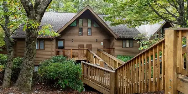 755 LAURELWOOD CONDOS