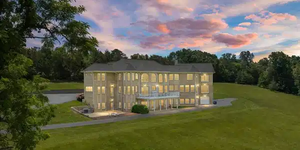 368 RIDGE HOLLOW ROAD