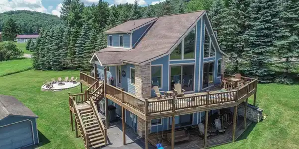 8 HIDDEN COVE COURT