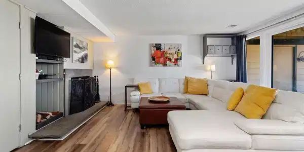 107 EAGLES CT CONDOS