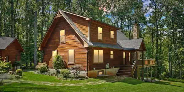 6040 PIGNUT MOUNTAIN DRIVE
