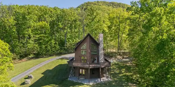 267 TOMAHAWK LANE