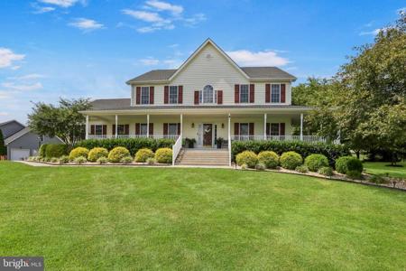 832 EASTLAND DRIVE