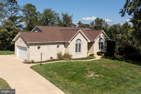 4 CONSTITUTION AVENUE