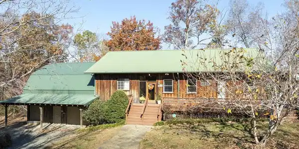 9225 HOWARDSVILLE TPKE