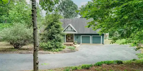 136 HOODED WARBLER LN